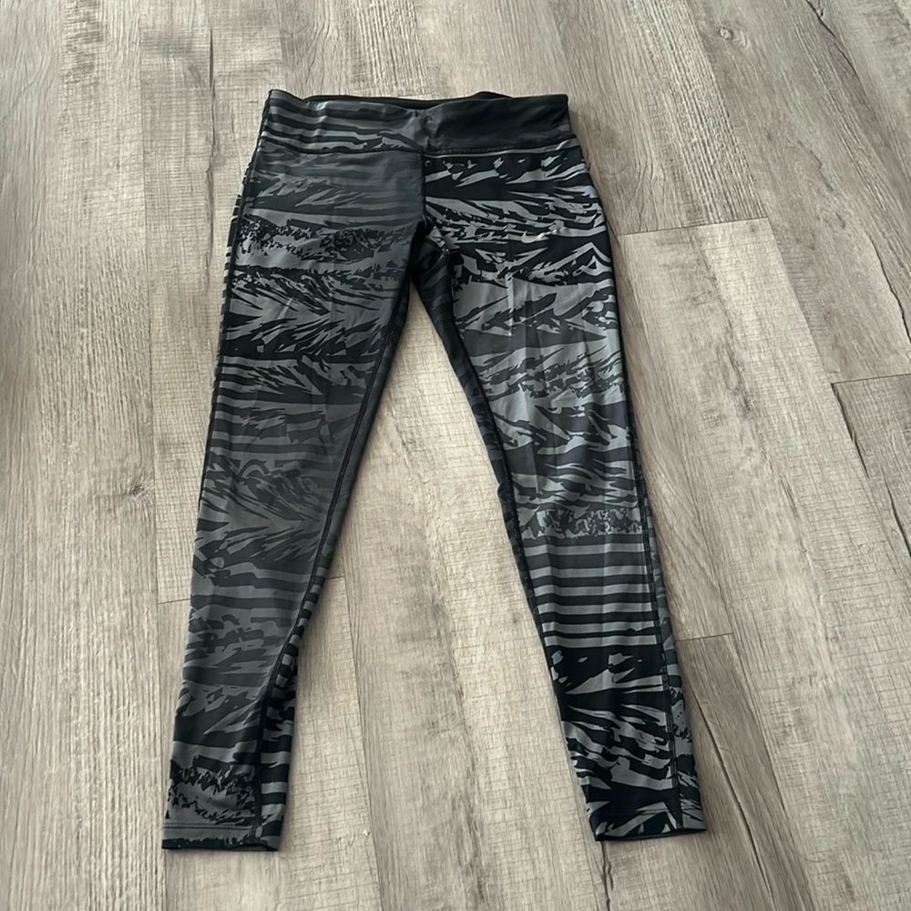 Nike leggings size large.